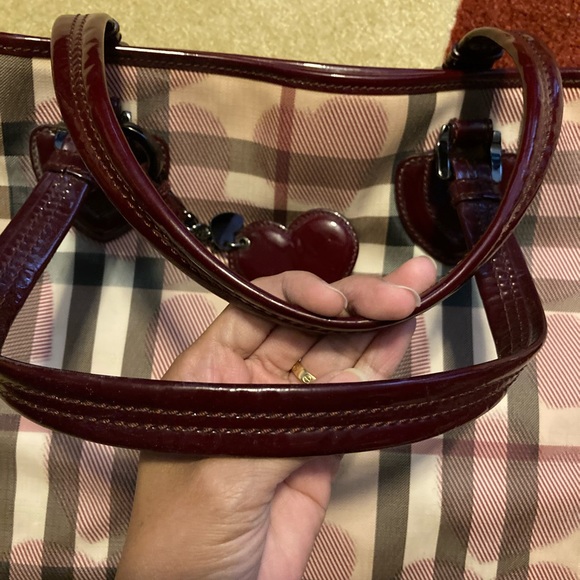 💯 Authentic red Burberry Hearts limited edition. - Picture 4 of 11